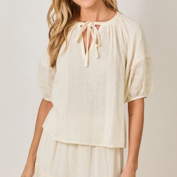 Mystree Tops - NWT Mystree Ivory Embroidered Peasant Blouse with Tie Neck size small